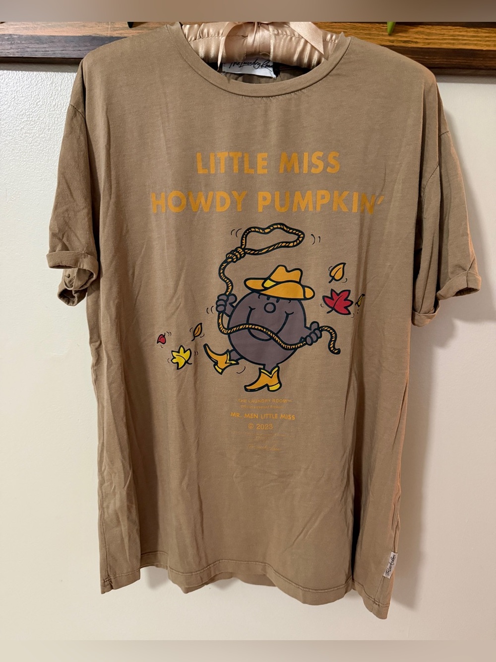 đđ¤ Womenâs Little Miss Howdy Pumpkin Oversized Tee - Caramel Gold - Picture 2 of 7
